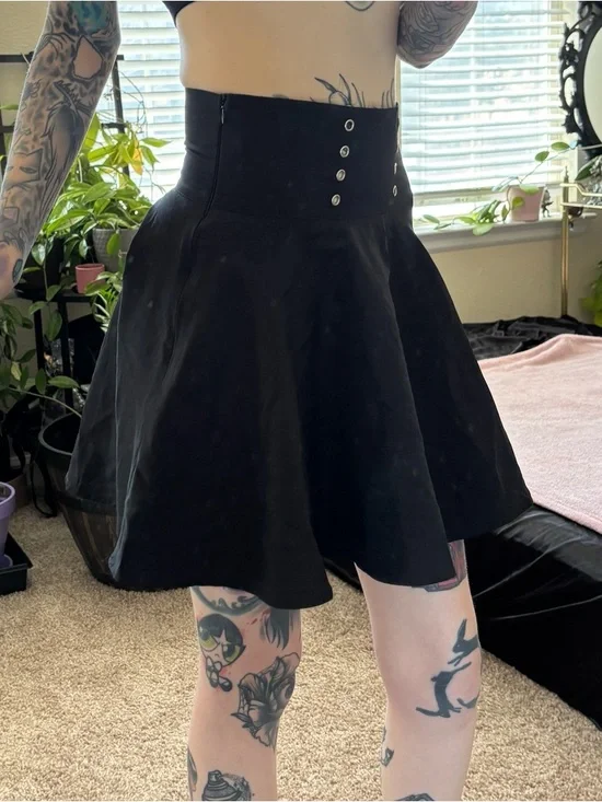 ROMWE Black High-Waist Circle Skater Skirt with Button Detail - Picture 1 of 5